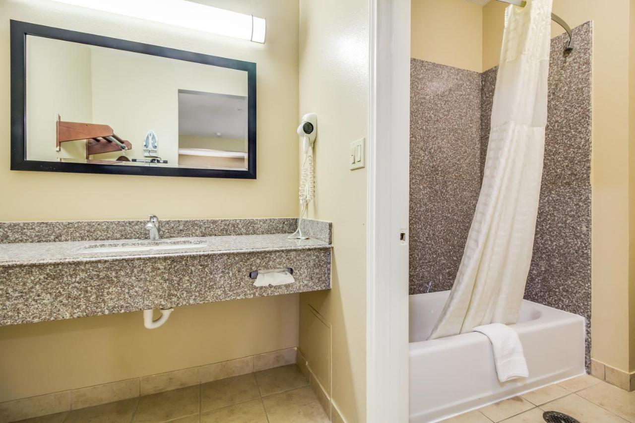 Americas Best Value Inn & Suites Tomball Buitenkant foto